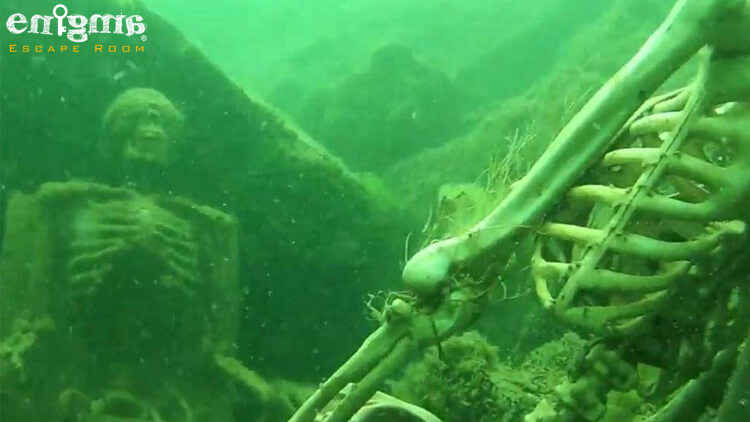 شکنجه کفش های سیمانی