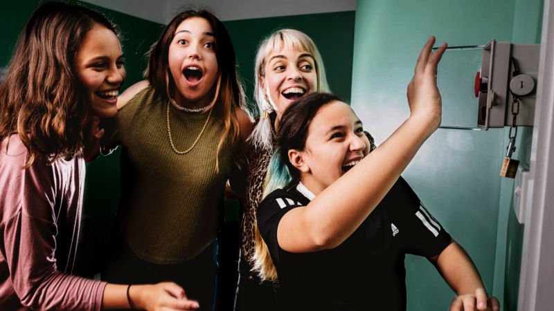 تیم اسکیپ روم