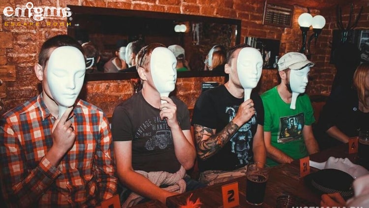 بازی مافیا یک بازی گروهی است که در آن دو تیم شهروند و مافیا برای برنده شدن ساید خود تلاش می کنند.