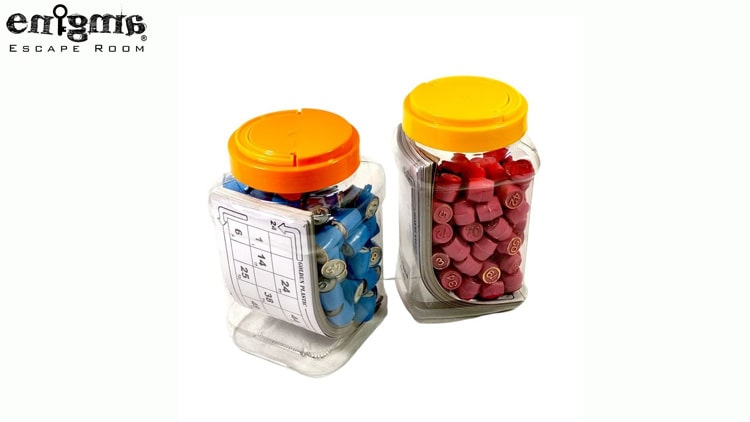 بازی دبرنا یا دبلنا یکی دیگه از بازی های قدیمی دورهمی های خانوادگیه که از تعدادی کارت و یه کیسه مهره تشکیل شده.