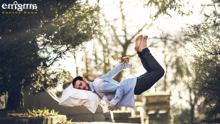 احساس افتادن در خواب